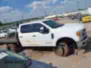 2017 Ford F-250 Lariat z VIN 1FT7W2BT1HEC77660, wystawiony jako IAAI lot #43308138 z przebiegiem 229 023 mil mil oraz . Historia ofert i sprzedaży dostępna na DreamBid. Obrazek 13.