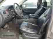 2007 Chevrolet Suburban LT z VIN 3GNFC16027G135928, wystawiony jako Copart lot #66864605 z przebiegiem 289 418 mil mil oraz Szkoda całkowita • Salvage title. Historia ofert i sprzedaży dostępna na DreamBid. Obrazek 7.