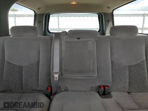 2005 Chevrolet Suburban LS с VIN 3GNFK16Z05G252745, выставлен на аукционе Copart как лот 71750854 с пробегом 149 885 миль миль и Списание • Salvage title. История ставок и продаж доступна на DreamBid. Изображение 10.