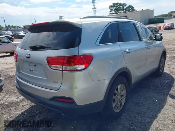 2016 Kia Sorento LX z VIN 5XYPG4A3XGG011019, wystawiony jako IAAI lot #43121519 z przebiegiem 164 268 mil mil oraz . Historia ofert i sprzedaży dostępna na DreamBid. Obrazek 4.