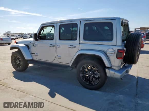 2022 Jeep Wrangler Unlimited Sahara Altitude with VIN 1C4HJXEN3NW261768, listed as a Copart auction lot 47054355 with 23,254 mi miles and Salvage title. Bid and sale history available at DreamBid. Image 2.
