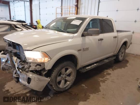 2014 Ram 1500 Big Horn z VIN 1C6RR7LT2ES365908, wystawiony jako IAAI lot #41333305 z przebiegiem 157 623 mil mil oraz . Historia ofert i sprzedaży dostępna na DreamBid. Obrazek 17.