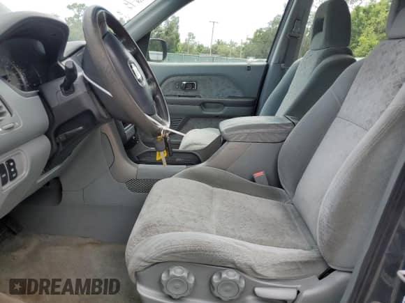 2003 Honda Pilot LX с VIN 2HKYF18153H621276, выставлен на аукционе Copart как лот 63389255 с пробегом 166 337 миль миль и Списание • Salvage title. История ставок и продаж доступна на DreamBid. Изображение 7.