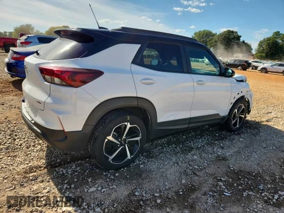 2022 Chevrolet TrailBlazer RS z VIN KL79MTSL7NB144285, wystawiony jako Copart lot #70621375 z przebiegiem 55 980 mil mil oraz Szkoda całkowita • Salvage title. Historia ofert i sprzedaży dostępna na DreamBid. Obrazek 3.