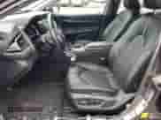 2019 Toyota Camry SE z VIN 4T1B11HK0KU207285, wystawiony jako Copart lot #82714065 z przebiegiem 57 939 mil mil oraz Szkoda całkowita • Salvage title. Historia ofert i sprzedaży dostępna na DreamBid. Obrazek 7.