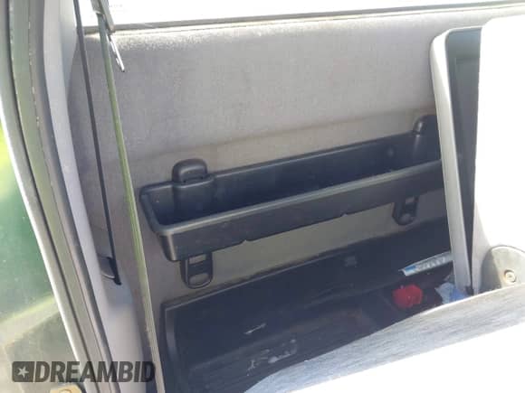 2000 Dodge 1500 z VIN 1B7HC16Y9YS590308, wystawiony jako IAAI lot #43495965 z przebiegiem 118 866 mil mil oraz . Historia ofert i sprzedaży dostępna na DreamBid. Obrazek 8.