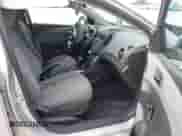 2012 Chevrolet Sonic LS с VIN 1G1JA5SH7C4136259, выставлен на аукционе IAAI как лот 40663776 с пробегом 128 031 миль миль и . История ставок и продаж доступна на DreamBid. Изображение 5.