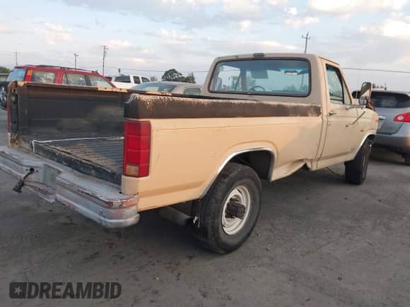 1985 Ford F-250 с VIN 1FTHF2517FPB13166, выставлен на аукционе IAAI как лот 43073872 с пробегом 66 106 миль миль и . История ставок и продаж доступна на DreamBid. Изображение 4.