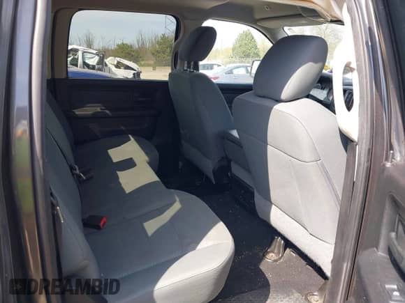 2018 Ram 1500 Express z VIN 3C6RR7KG1JG238637, wystawiony jako IAAI lot #42215424 z przebiegiem 85 769 mil mil oraz . Historia ofert i sprzedaży dostępna na DreamBid. Obrazek 8.