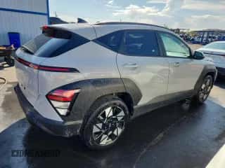 2025 Hyundai Kona SEL с VIN KM8HB3AB8SU200338, выставлен на аукционе Copart как лот 84417125 с пробегом 20 641 миль миль и Чистый • Clean title. История ставок и продаж доступна на DreamBid. Изображение 3.