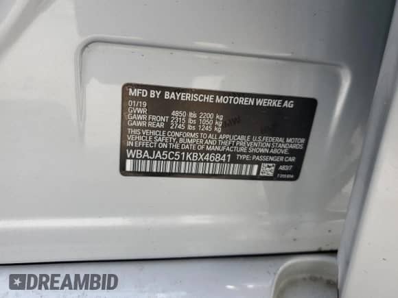2019 BMW 5 Series 530i z VIN WBAJA5C51KBX46841, wystawiony jako Copart lot #86274985 z przebiegiem 87 490 mil mil oraz Czysty tytuł • Clean title. Historia ofert i sprzedaży dostępna na DreamBid. Obrazek 12.