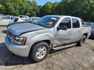 2010 Chevrolet Avalanche LT z VIN 3GNVKFE05AG243268, wystawiony jako Copart lot #71022125 z przebiegiem 251 988 mil mil oraz Szkoda całkowita • Salvage title. Historia ofert i sprzedaży dostępna na DreamBid. Obrazek 1.