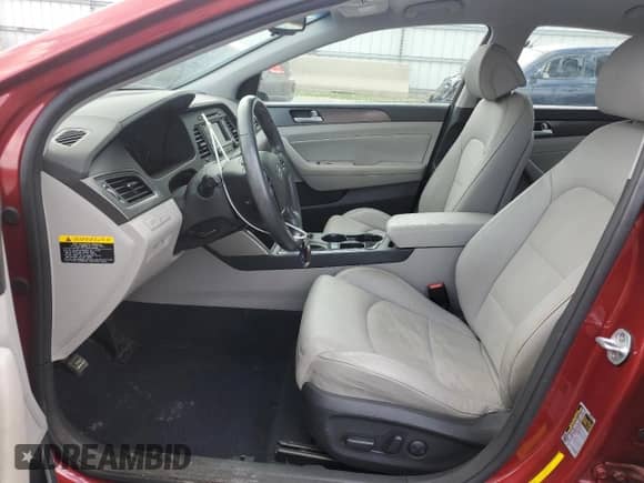 2015 Hyundai Sonata Limited с VIN 5NPE34AF4FH133105, выставлен на аукционе Copart как лот 61552725 с пробегом 27 557 миль миль и Списание • Salvage title. История ставок и продаж доступна на DreamBid. Изображение 7.