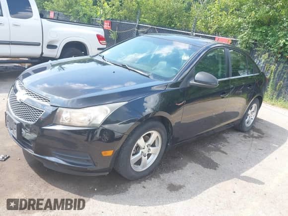 2011 Chevrolet Cruze 2LT z VIN 1G1PG5S90B7215304, wystawiony jako IAAI lot #42954620 z przebiegiem 119 407 mil mil oraz . Historia ofert i sprzedaży dostępna na DreamBid. Obrazek 2.