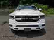 2020 Ram 1500 Laramie z VIN 1C6SRFRT7LN288368, wystawiony jako Copart lot #65631625 z przebiegiem 66 269 mil mil oraz Szkoda całkowita • Salvage title. Historia ofert i sprzedaży dostępna na DreamBid. Obrazek 5.