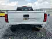 2017 Chevrolet Silverado 1500 Work Truck z VIN 1GCVKNEH8HZ316958, wystawiony jako Copart lot #55567455 z przebiegiem 169 445 mil mil oraz Szkoda całkowita • Salvage title. Historia ofert i sprzedaży dostępna na DreamBid. Obrazek 6.