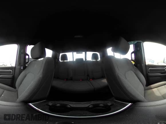 2019 Ram 1500 Big Horn z VIN 1C6RRFFG1KN797649, wystawiony jako IAAI lot #42756085 z przebiegiem 49 018 mil mil oraz . Historia ofert i sprzedaży dostępna na DreamBid. Obrazek 18.