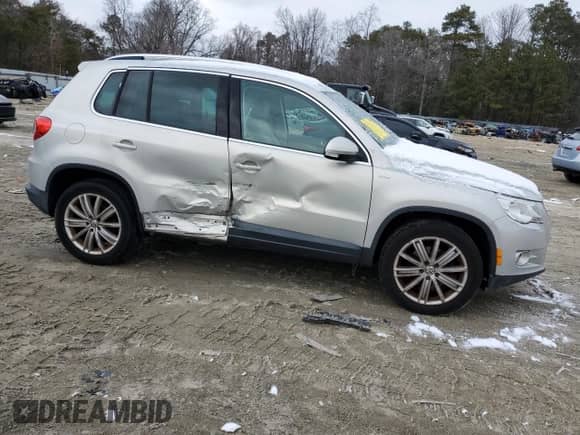 2010 Volkswagen Tiguan с VIN WVGAV9AX7AW514556, выставлен на аукционе Copart как лот 45373655 с пробегом 94 751 миль миль и Списание • Salvage title. История ставок и продаж доступна на DreamBid. Изображение 4.
