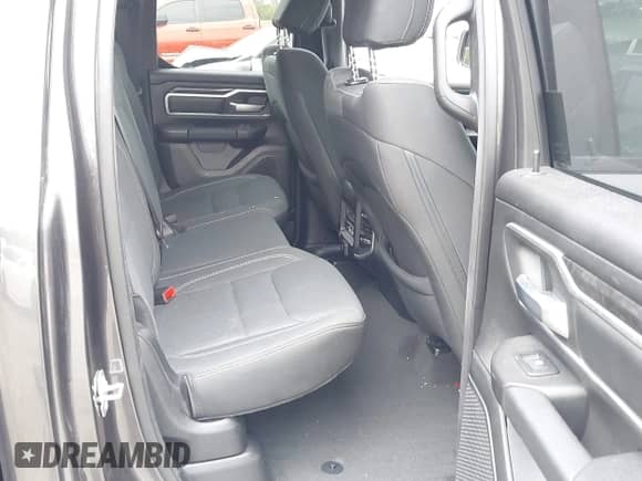 2022 Ram 1500 Big Horn z VIN 1C6RREBT2NN187227, wystawiony jako IAAI lot #42419800 z przebiegiem 78 373 mil mil oraz . Historia ofert i sprzedaży dostępna na DreamBid. Obrazek 8.