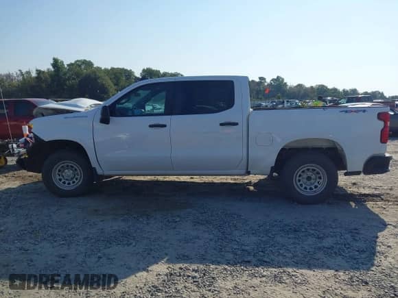 2024 Chevrolet Silverado 1500 Work Truck z VIN 1GCUDAED4RZ106919, wystawiony jako IAAI lot #43236335 z przebiegiem 56 572 mil mil oraz . Historia ofert i sprzedaży dostępna na DreamBid. Obrazek 14.