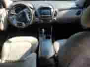 2011 Hyundai Tucson GL z VIN KM8JT3AB6BU120700, wystawiony jako Copart lot #68202495 z przebiegiem 164 783 mil mil oraz Szkoda całkowita • Salvage title. Historia ofert i sprzedaży dostępna na DreamBid. Obrazek 8.