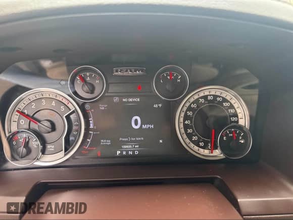 2016 Ram 1500 Laramie z VIN 1C6RR7VM9GS143262, wystawiony jako IAAI lot #42191213 z przebiegiem 159 920 mil mil oraz . Historia ofert i sprzedaży dostępna na DreamBid. Obrazek 7.