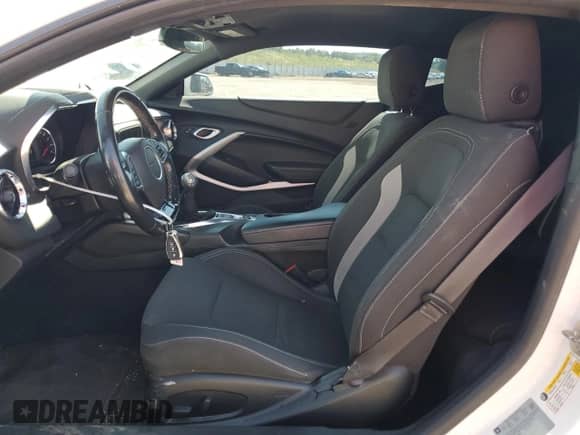 2018 Chevrolet Camaro 1LS z VIN 1G1FA1RX6J0122062, wystawiony jako Copart lot #64812795 z przebiegiem 68 879 mil mil oraz Szkoda całkowita • Salvage title. Historia ofert i sprzedaży dostępna na DreamBid. Obrazek 7.