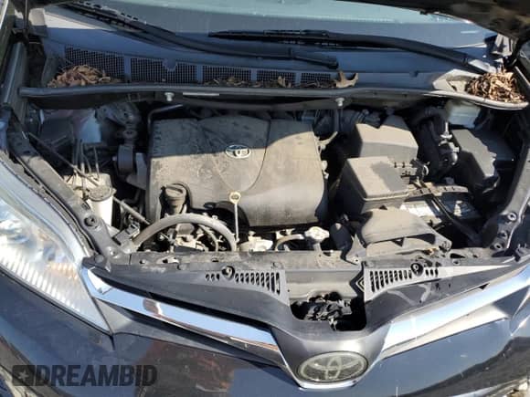 2018 Toyota Sienna LE Auto Access Seat with VIN 5TDKZ3DC7JS952822, listed as a Copart auction lot 67004435 with 47,440 mi miles and Salvage title. Bid and sale history available at DreamBid. Image 12.