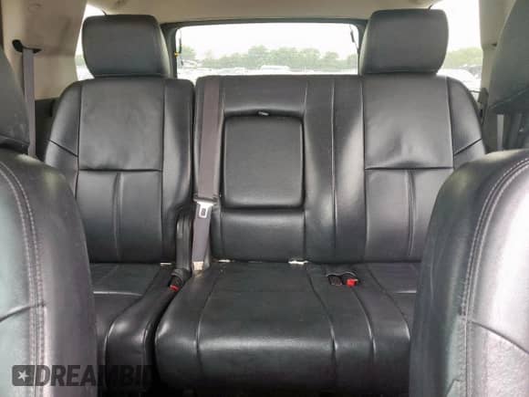 2013 Chevrolet Tahoe LS z VIN 1GNSCAE05DR337061, wystawiony jako Copart lot #68891945 z przebiegiem 179 116 mil mil oraz Czysty tytuł • Clean title. Historia ofert i sprzedaży dostępna na DreamBid. Obrazek 10.