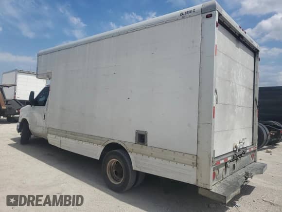 2009 Ford Econoline Cargo с VIN 1FDXE45S89DA10861, выставлен на аукционе Copart как лот 50713435 с пробегом 209 070 миль миль и Списание • Salvage title. История ставок и продаж доступна на DreamBid. Изображение 2.