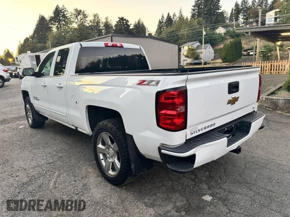 2017 Chevrolet Silverado 1500 LT с VIN 1GCVKREC5HZ404815, выставлен на аукционе Copart как лот 90528105 с пробегом 189 318 миль миль и Чистый • Clean title. История ставок и продаж доступна на DreamBid. Изображение 3.