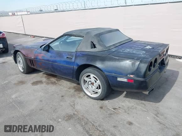 1988 Chevrolet Corvette с VIN 1G1YY3187J5105925, выставлен на аукционе IAAI как лот 42358878 с пробегом 204 801 миль миль и . История ставок и продаж доступна на DreamBid. Изображение 3.
