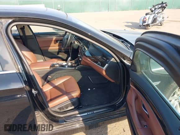 2014 BMW 5 Series 535i xDrive с VIN WBA5B3C59ED538492, выставлен на аукционе IAAI как лот 42454186 с пробегом 102 160 миль миль и . История ставок и продаж доступна на DreamBid. Изображение 5.