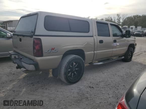 2007 Chevrolet Silverado 1500 LT1 with VIN 2GCEK13Z271116234, listed as a Copart auction lot 81398214 with 286,710 mi miles and Salvage title. Bid and sale history available at DreamBid. Image 3.