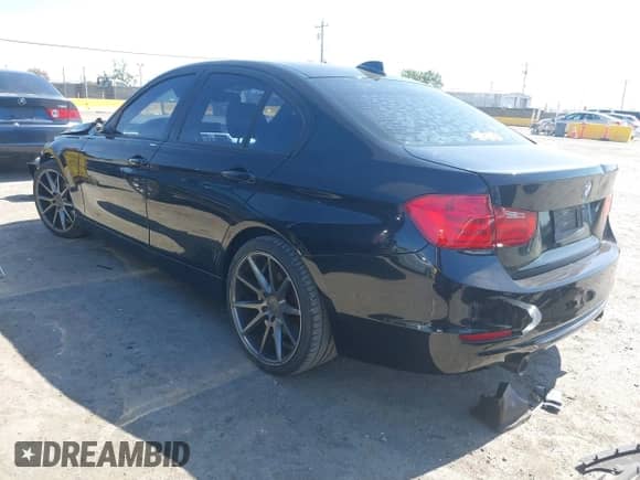 2012 BMW 3 Series 335i с VIN WBA3A9G5XCNP35508, выставлен на аукционе IAAI как лот 42331397 с пробегом 125 568 миль миль и . История ставок и продаж доступна на DreamBid. Изображение 3.