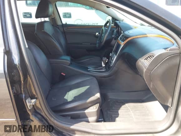 2012 Chevrolet Malibu 3LT z VIN 1G1ZF5E70CF180213, wystawiony jako IAAI lot #43407177 z przebiegiem 146 047 mil mil oraz . Historia ofert i sprzedaży dostępna na DreamBid. Obrazek 5.