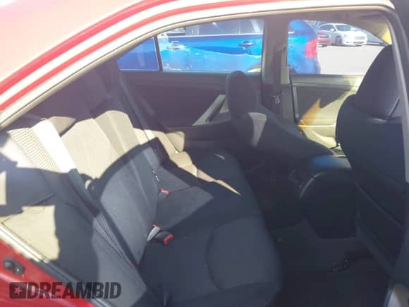 2008 Toyota Camry LE z VIN 4T1BE46KX8U254387, wystawiony jako IAAI lot #42628008 z przebiegiem 356 710 mil mil oraz . Historia ofert i sprzedaży dostępna na DreamBid. Obrazek 8.