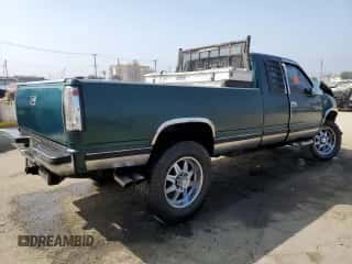 1997 Chevrolet Silverado 2500 с VIN 1GCGC29J6VE112874, выставлен на аукционе Copart как лот 75061484 с пробегом 336 637 миль миль и Списание • Salvage title. История ставок и продаж доступна на DreamBid. Изображение 3.