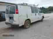 2005 Chevrolet Express Cargo z VIN 1GCFG15X451178626, wystawiony jako IAAI lot #42926306 z przebiegiem 434 042 mil mil oraz . Historia ofert i sprzedaży dostępna na DreamBid. Obrazek 4.