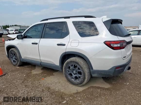 2025 Honda Pilot TrailSport с VIN 5FNYG1H63SB034757, выставлен на аукционе Copart как лот 70453905 с пробегом 13 681 миль миль и Списание • Salvage title. История ставок и продаж доступна на DreamBid. Изображение 2.
