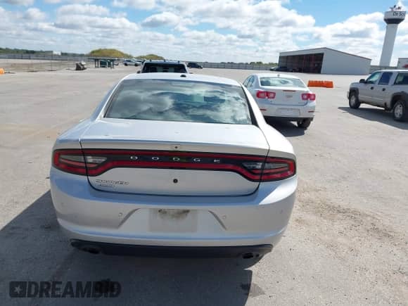 2020 Dodge Charger Police z VIN 2C3CDXKTXLH124217, wystawiony jako IAAI lot #43154620 z przebiegiem 119 464 mil mil oraz . Historia ofert i sprzedaży dostępna na DreamBid. Obrazek 16.