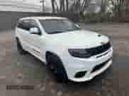 2021 Jeep Grand Cherokee SRT z VIN 1C4RJFDJXMC768325, wystawiony jako Copart lot #52925255 z przebiegiem 14 833 mil mil oraz Czysty tytuł • Clean title. Historia ofert i sprzedaży dostępna na DreamBid. Obrazek 2.
