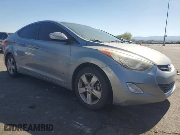 2013 Hyundai Elantra GLS z VIN KMHDH4AE5DU891876, wystawiony jako Copart lot #66997295 z przebiegiem 160 029 mil mil oraz Czysty tytuł • Clean title. Historia ofert i sprzedaży dostępna na DreamBid. Obrazek 4.