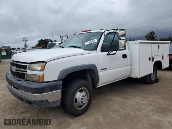 2006 Chevrolet Silverado 3500 с VIN 1GBJC34U36E271807, выставлен на аукционе Copart как лот 74018754 с пробегом Не указан миль и Списание • Salvage title. История ставок и продаж доступна на DreamBid. Изображение 1.