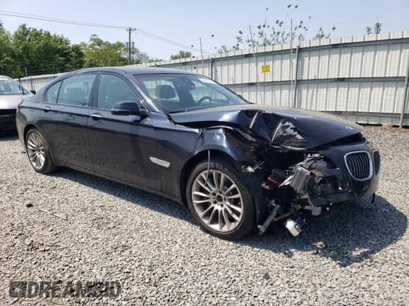 2015 BMW 7 Series 750Li xDrive with VIN WBAYF8C54FG245534, listed as a Copart auction lot 59421255 with 135,026 mi miles and Salvage title. Bid and sale history available at DreamBid. Image 4.