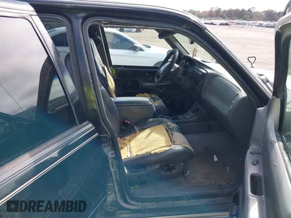 2000 Ford Explorer Eddie Bauer with VIN 1FMZU64EXYZA74923, listed as a IAAI auction lot 41504088 with 254,021 mi miles and . Bid and sale history available at DreamBid. Image 5.