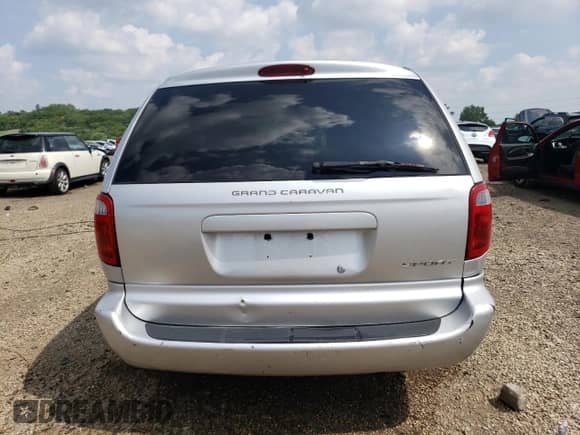 2001 Dodge Caravan SE z VIN 2B4GP44GX1R144362, wystawiony jako Copart lot #64849995 z przebiegiem 111 099 mil mil oraz Szkoda całkowita • Salvage title. Historia ofert i sprzedaży dostępna na DreamBid. Obrazek 6.