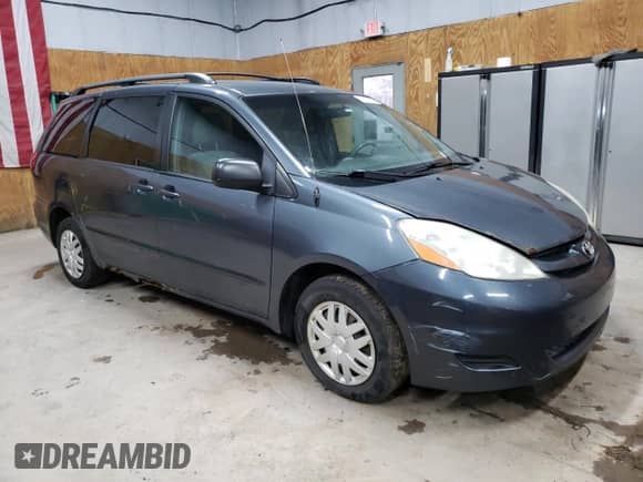 2010 Toyota Sienna CE z VIN 5TDKK4CC1AS316666, wystawiony jako Copart lot #82277205 z przebiegiem 349 871 mil mil oraz Czysty tytuł • Clean title. Historia ofert i sprzedaży dostępna na DreamBid. Obrazek 4.
