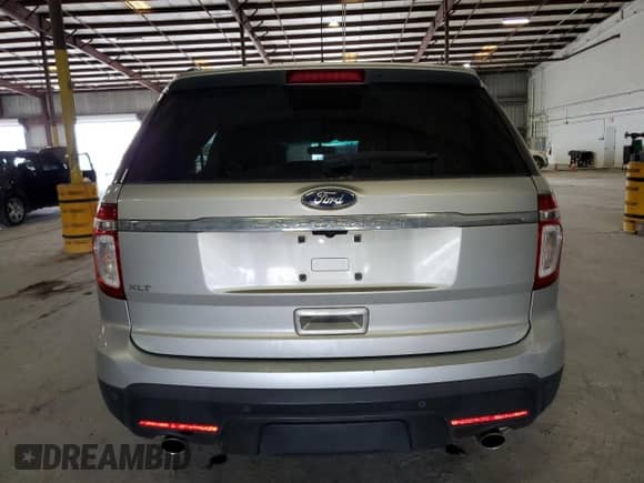 2011 Ford Explorer XLT with VIN 1FMHK7D82BGA59059, listed as a Copart auction lot 82331365 with 304,755 mi miles and Salvage title. Bid and sale history available at DreamBid. Image 6.