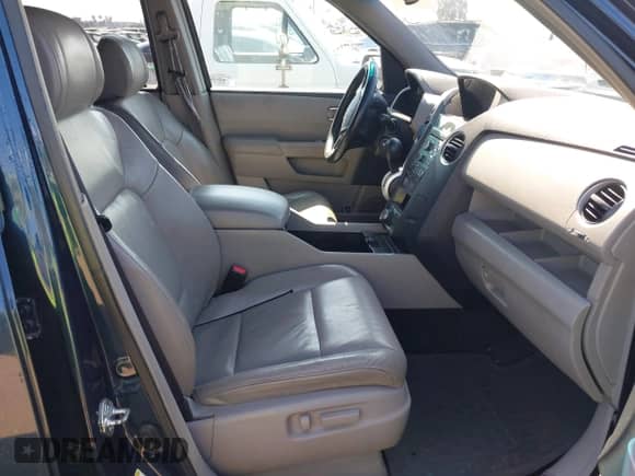 2009 Honda Pilot Touring with VIN 5FNYF38839B003759, listed as a IAAI auction lot 42594357 with 208,297 mi miles and . Bid and sale history available at DreamBid. Image 5.